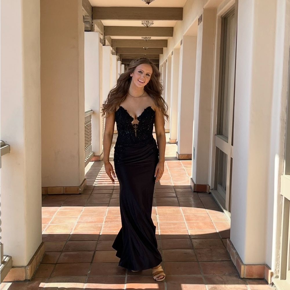 Elegant Black Lace Formal Dress